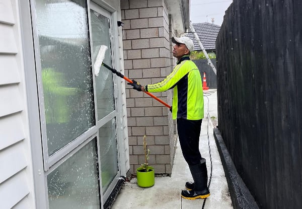 Single-Storey House Maintenance - Options for Internal & External Window Clean, Gutter Clean, or Full House Wash Maintenance Package for up to Five-Bedroom Homes — photo 10