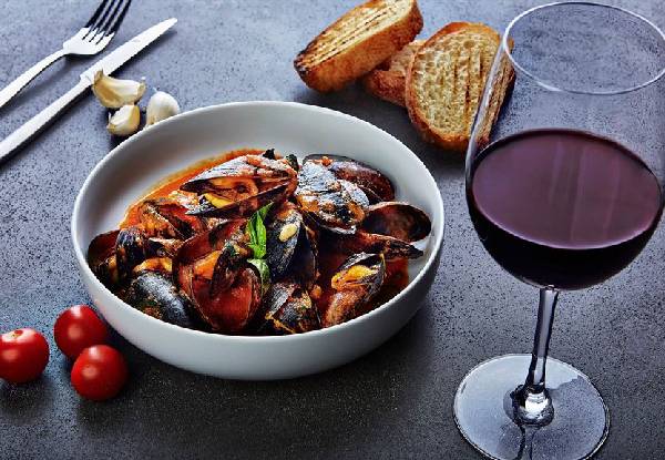 One-Night Five-Star Luxury Vineyard Getaway for Two People in a Winemakers Cottage incl. Late Checkout of 12pm, Breakfast, Wi-Fi, Car Parking & Vintage Bike Hire - Options for Garden or Lakeside Cottage & Two-Night Stays — photo 8