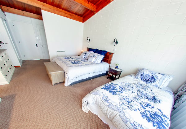 One-Night Okoroire Hot Spring Stay incl. Double or Twin Heritage Room Accommodation, Access to Hot Pools & Continental Breakfast - Options for Deluxe Chalet, Family Chalet, Luxury Dinner & Round of Golf — photo 4
