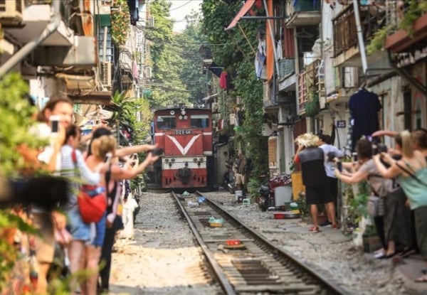 Per-Person, Twin-Share 8-Day North to South Vietnam Package incl. Breakfasts, Accommodation, Transportation, Guided Tours, Domestic Flights, Sightseeing & More - Option for Three, Four & Five Star Accommodation Packages — photo 3