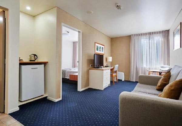 One-Night Stay at Ventura Inn & Suites Hamilton for Two People incl. Breakfast - Option for Standard Studio & Standard Suite — photo 5