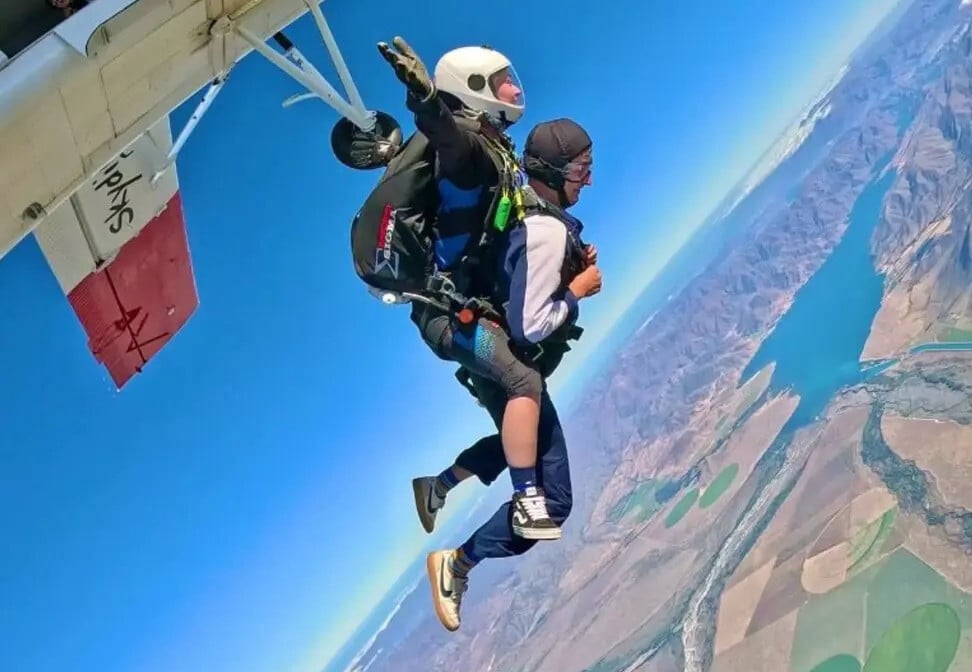 10,000ft Tandem Skydive near Mt Cook from $314.60 per Person — photo 3