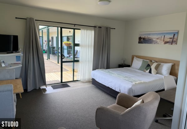 Peaceful Stay at Coromandel Court Motel for up to Four Guests incl. Late Checkout - Options for One or Two Nights — photo 2