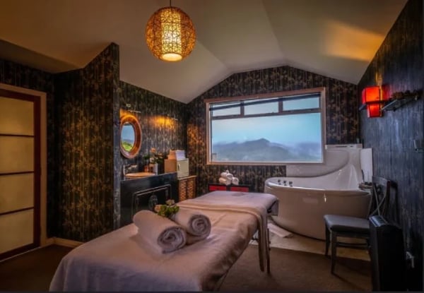 5-Star Matakana Escape at Woodhouse Mountain Lodge - Private King Villa Stay with Daily Breakfast, Bottle of Wine, Cheese Platter, Pool & Sauna Access - Option for 2 Nights — photo 5