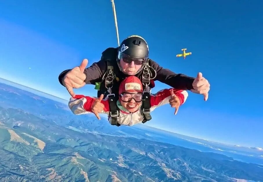 10,000ft Tandem Skydive in Abel Tasman from $293.56 per Person — photo 4