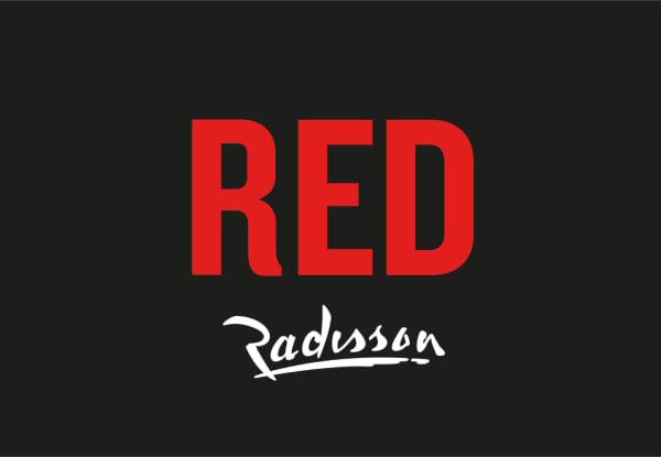 One-Night Standard Room Stay for Two at Radisson Red incl. Breakfast, Bottle of Wine & VIP Room Amenities & $50 Dining Credit at 33South Restaurant & Bar - Option for Two-Night Stay - Valid for Stays from April to September 2027 — photo 2