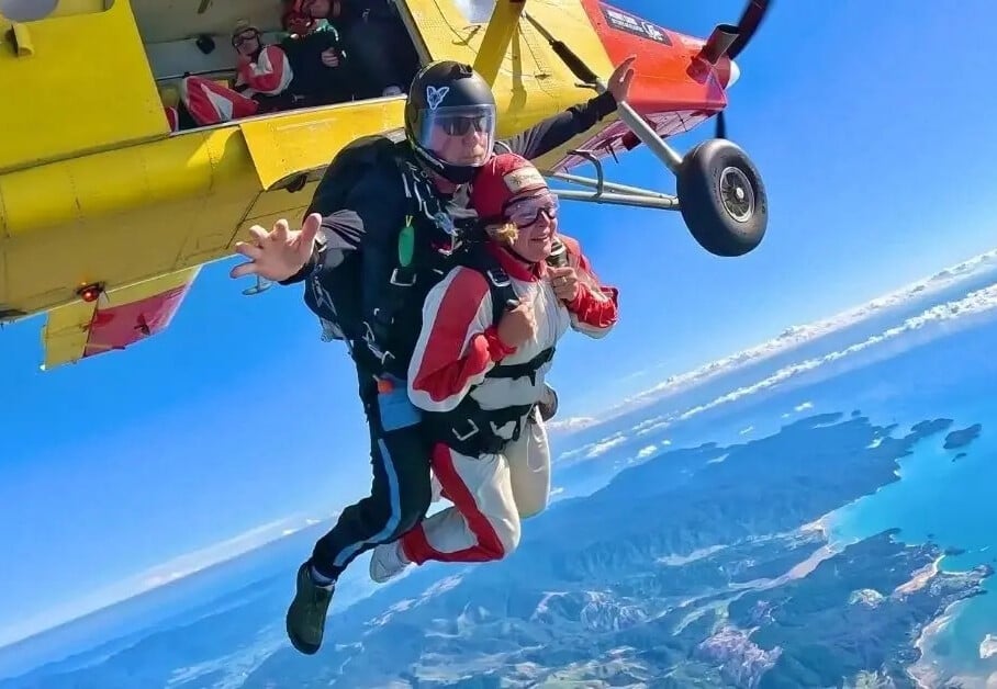 10,000ft Tandem Skydive in Abel Tasman from $293.56 per Person — photo 3
