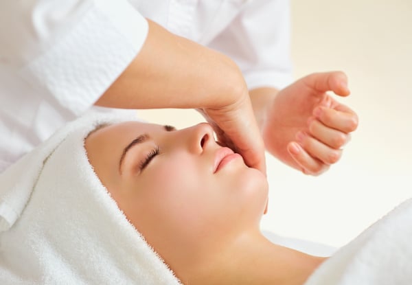 60-Minute Relaxing Massage or Natural Facial — photo 4