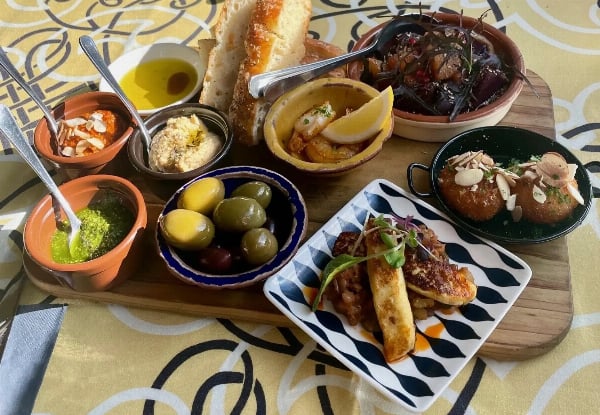 Waiheke Gourmet Food & Wine Tour with Vineyard Lunch - $341.96 per Adult — photo 9