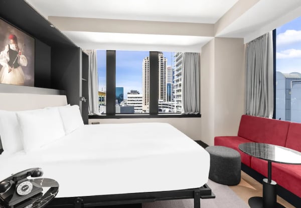 One-Night Standard Room Stay for Two at Radisson Red incl. Breakfast, Bottle of Wine & VIP Room Amenities & $50 Dining Credit at 33South Restaurant & Bar - Option for Two-Night Stay - Valid for Stays from April to September 2027 — photo 3